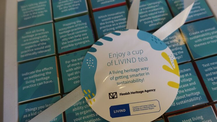 Badge "Enjoy a cup of LIVIND tea"